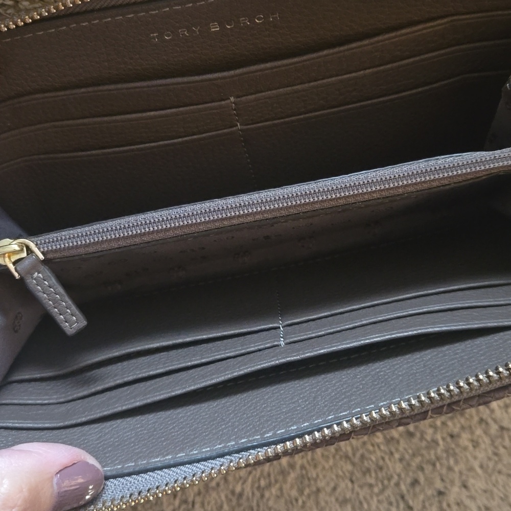 Tory Burch Wallet - Picture 4 of 4